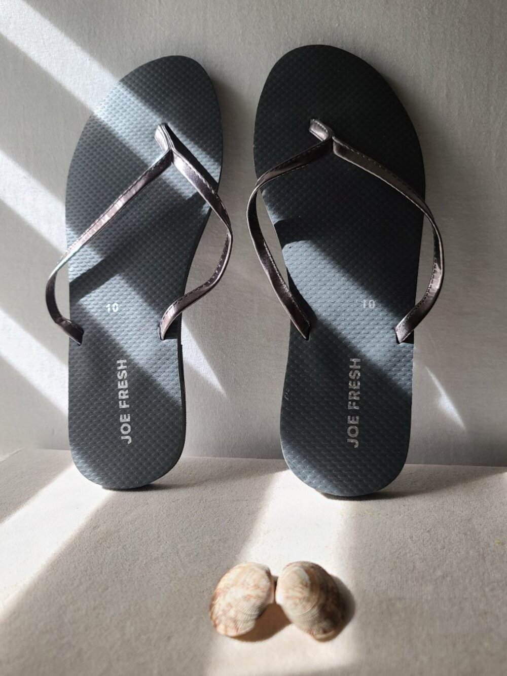 NEW Joe Fresh Metallic Silver Strap Casual Flip-Flop Sandals - Size 10